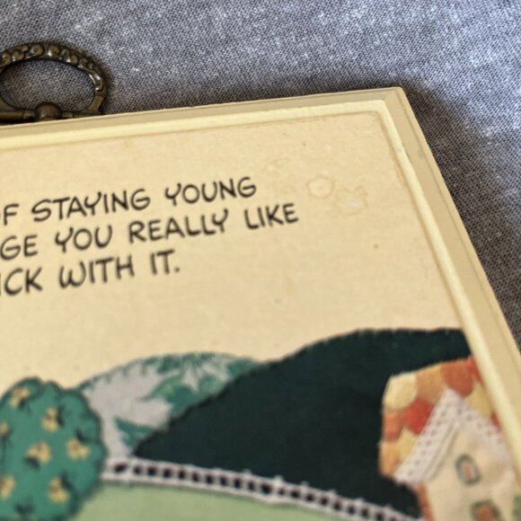 Peanuts Snoopy Wall Plaque Wood Sign Hallmark The Secret of Staying Young 6" - Picture 5 of 5